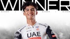 Isaac del Toro ganó el Tour de Austria 2025 a sus 21 años (X @TeamEmiratesUAE)