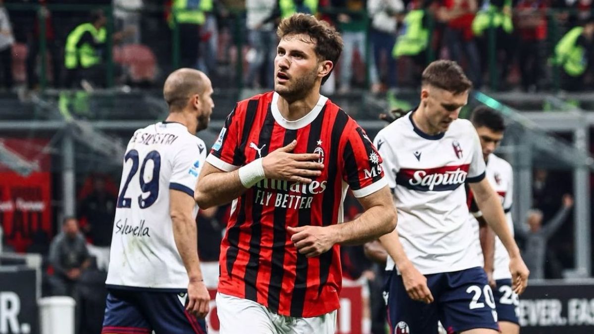 Santiago Gimenez en duelo ante el Bologna en mayo pasado (Instagram: sant.gimenez)