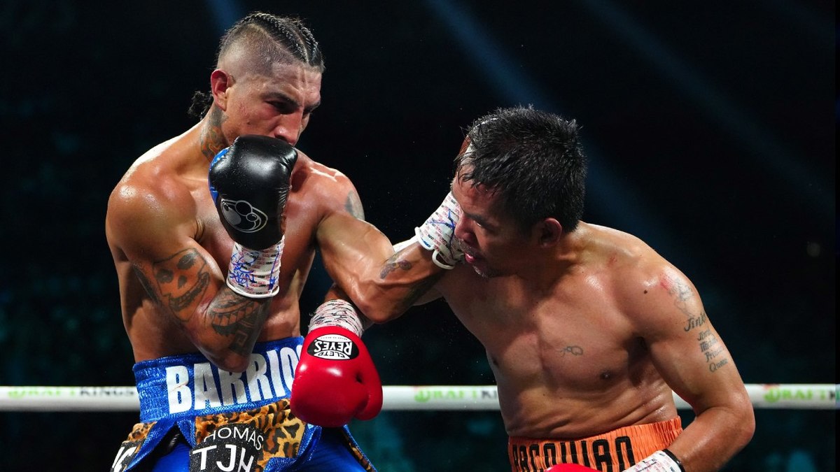 Acción de la pelea entre Mario Barrios y Manny Pacquiao (Reuters)