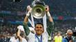 Keylor Navas levanta el trofeo de la Champions con Real Madrid (Reuters)