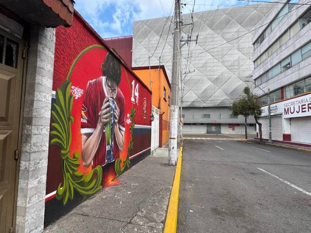 El mural de Marcel Ruiz, a un costado del Nemesio Diez (Jesús Quezada)