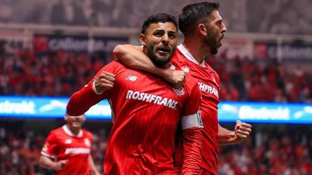 Alexis Vega y Paulinho fueron ganadores del Balón de Oro Liga MX 2025 (Mexsport)