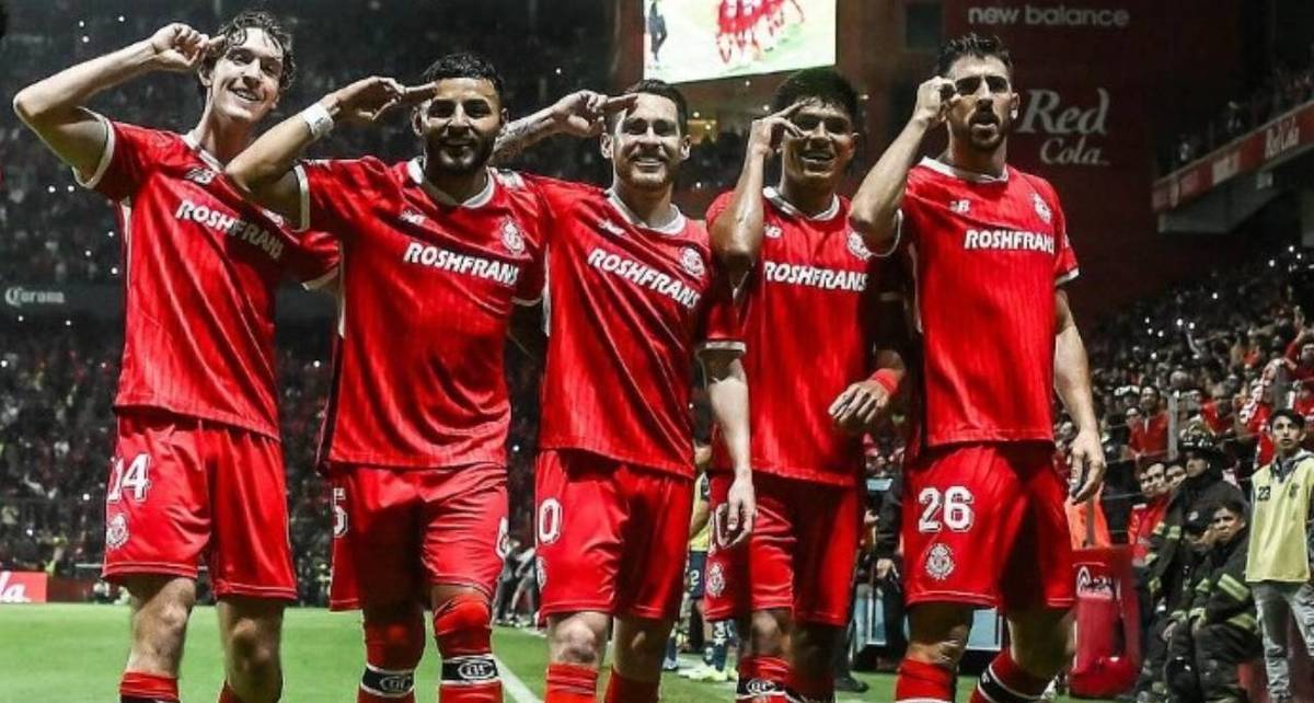 Jugadores de los Diablos Rojos celebran un gol (@TolucaFC)