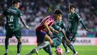 El León vs Chivas tuvo una polémica arbitral (Mexsport)