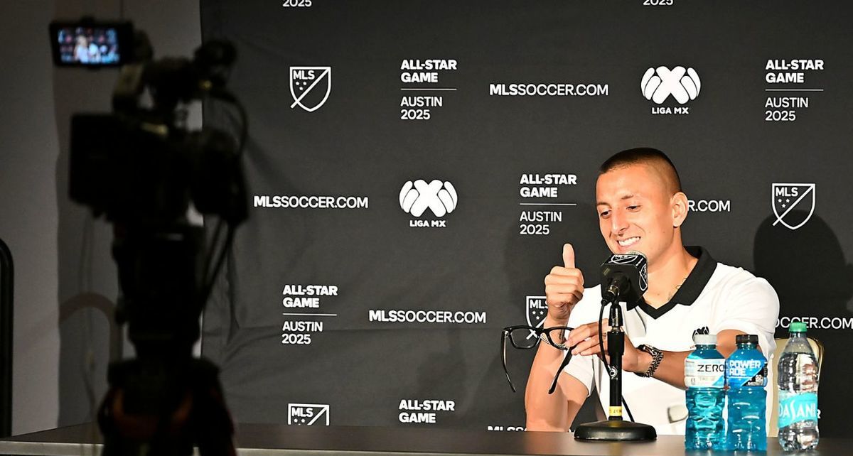 Roberto Alvarado en rueda de prensa (Imago7)