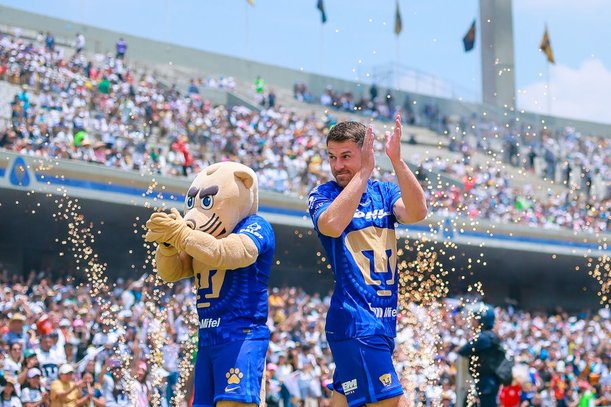 Una gran postal la de Ramsey con Pumas.