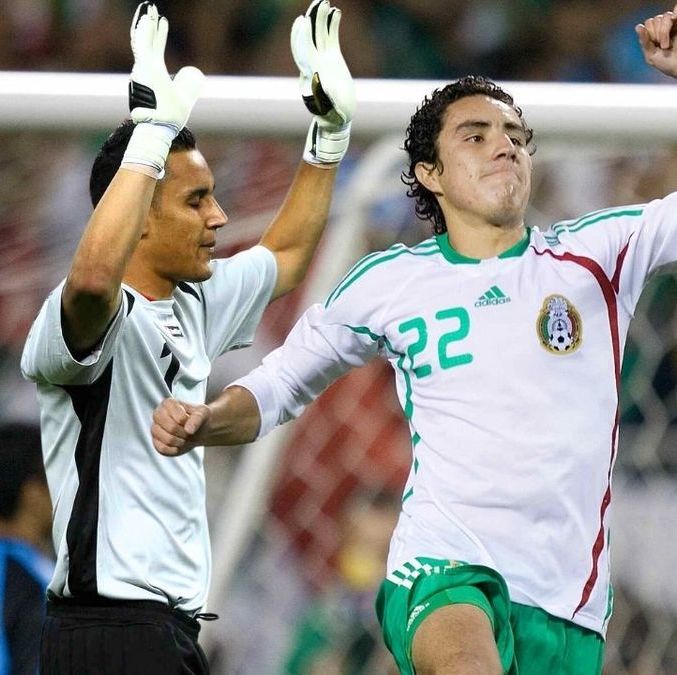 Efraín Juárez le anotó a Keylor Navas en la Copa Oro 2009. (Foto: Mexsport)