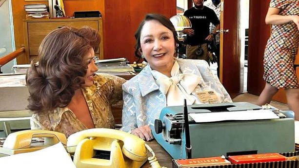 María Antonieta de las Nieves en el set de 'Chespirito: sin querer queriendo'