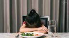 ¿Qué es la cibofobia y cómo superarla? | Foto: IvaneSalud