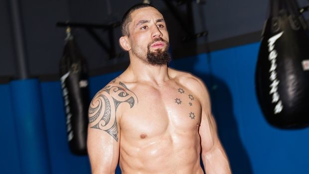 Robert Whittaker preparándose para el combate. Foto @UFC