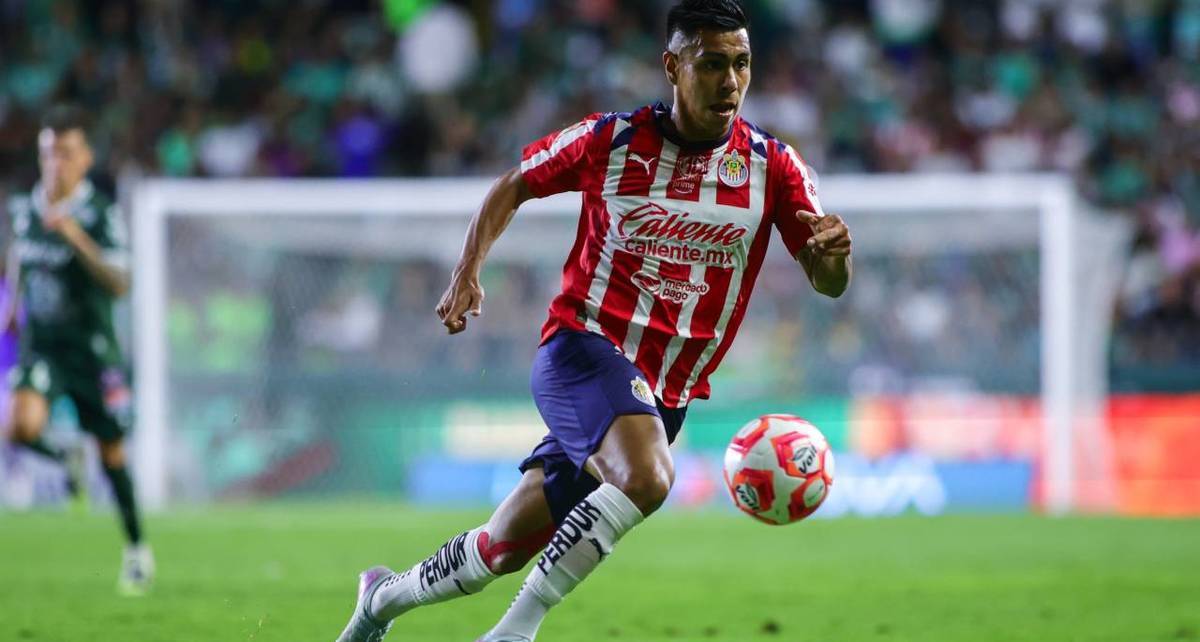 Efraín Álvarez tuvo actividad en el duelo ante León (Mexsport)