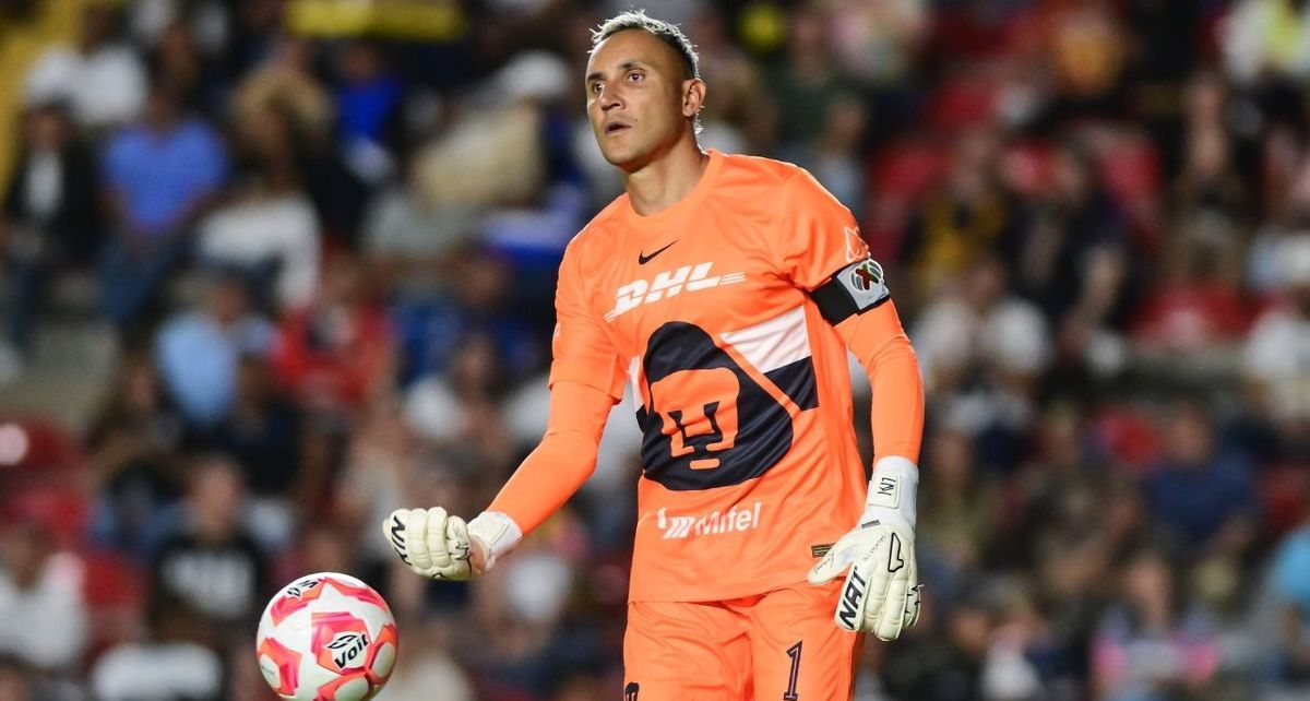 Keylor Navas celebra el primer triunfo con Pumas (Mexsport)