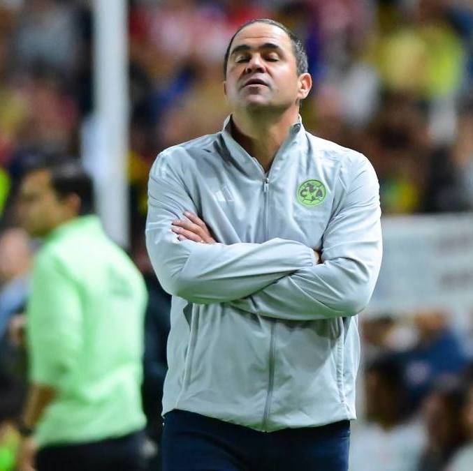 André Jardine se molestó una vez más con el arbitraje (Mexsport)