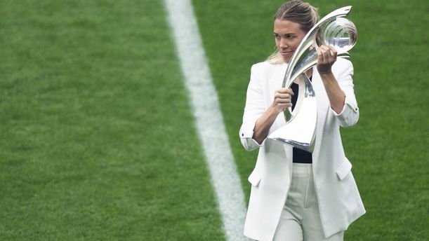 Lara Dickenmann previo a la Final de la Euro Femenil. (Foto: EFE)