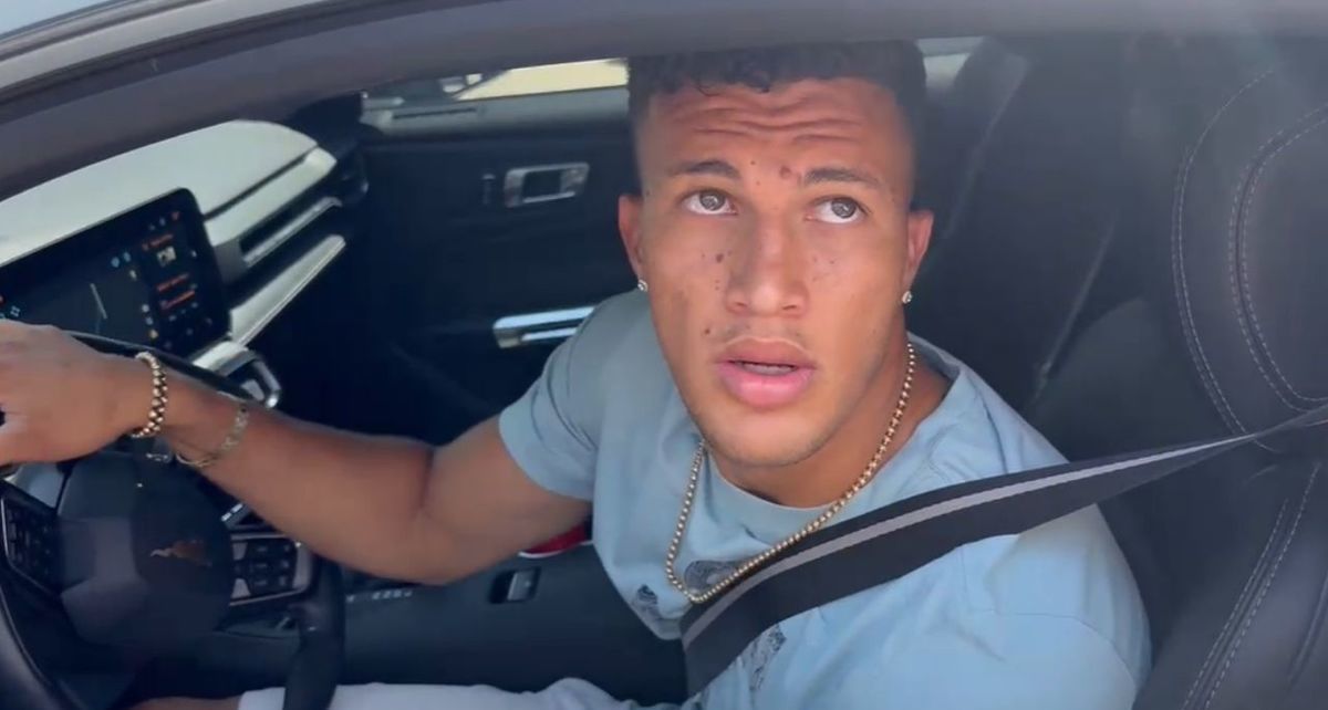 Deossa parece molesto por las noticias sobre su futuro.