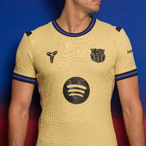 La playera del Barcelona con la que se rinde homenaje a Kobe Bryant