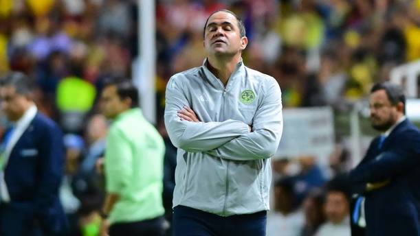 André Jardine se molestó una vez más con el arbitraje (Mexsport)