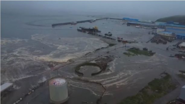 Así fue el momento en el que el tsunami ingresó a Rusia