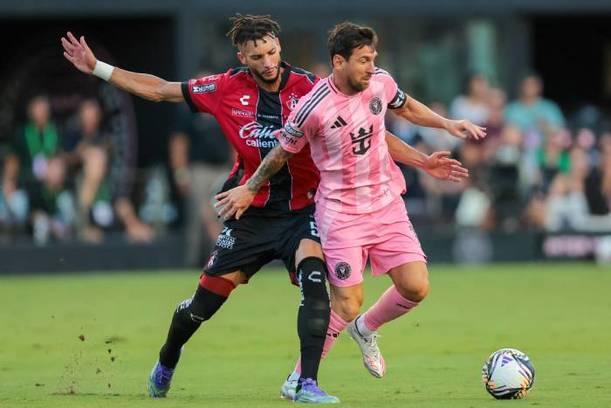 Messi fue duro de frenar para el Atlas (Reuters)