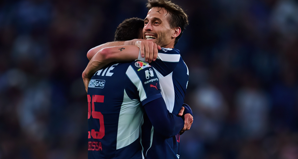 Deossa y Canales se abrazaron en los goles anotados. (Foto: Mexsport)