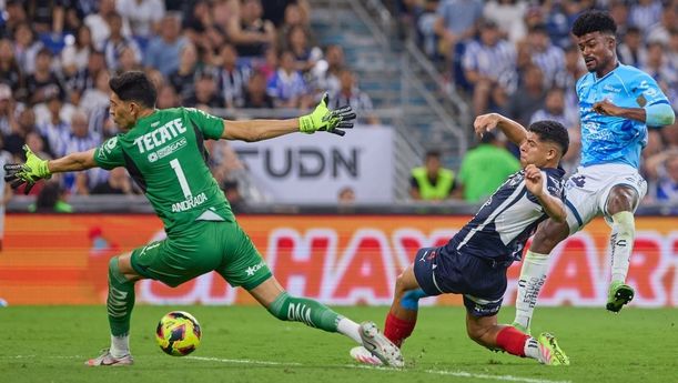 Esteban Andrada ha sido muy criticado y volvería a ir a la banca de la Pandilla. (Foto: Mexsport)
