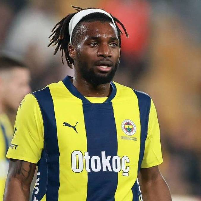 América negocia por Allan Saint-Maximin / X