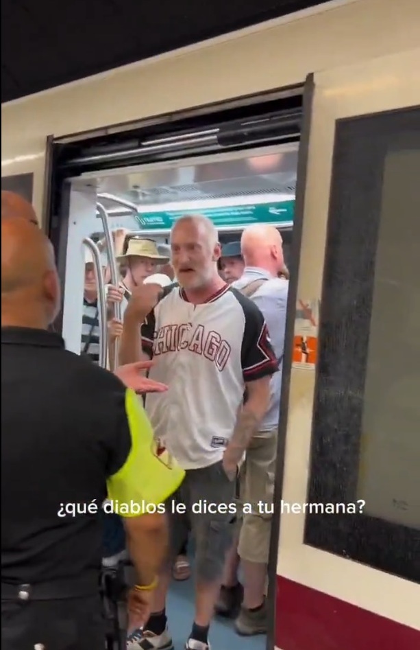 Italiano molesto arremete contra un grupo de mexicanos en el metro en Roma. (Redes sociales)