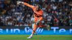 Keylor Navas despeja con Pumas (Imago7)