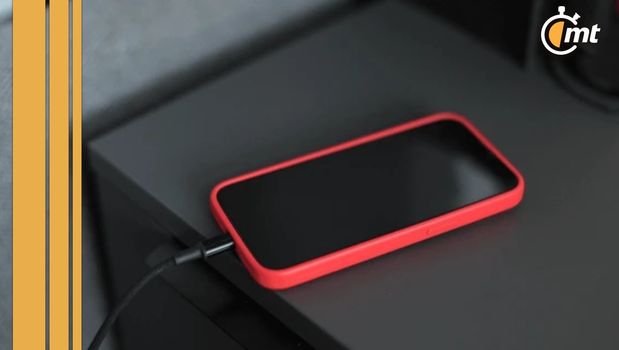 Ten cuidado al adquirir un nuevo cargador para tu celular (Shutterstock)