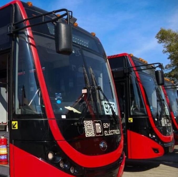 La multa por invadir el carril del metrobús es costosa en CDMX (Cuartoscuro)