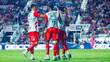 Ricardo Monreal es felicitado por sus compañeros (Mexsport)