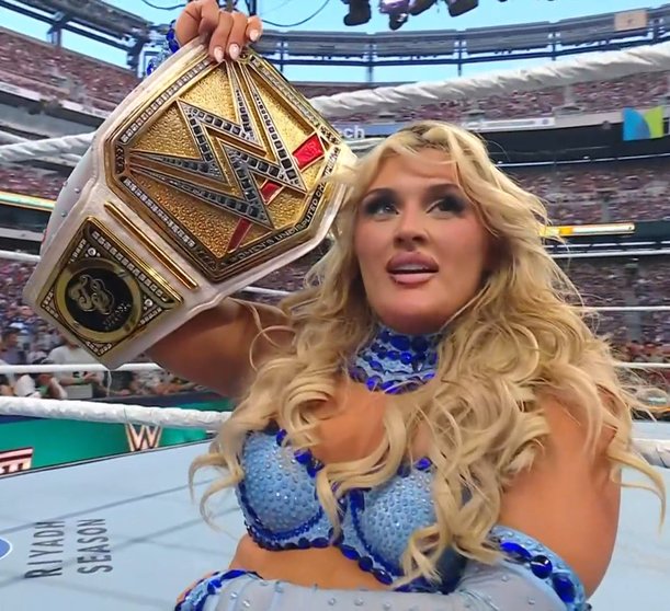 Tiffany Stratton se queda con su campeonato