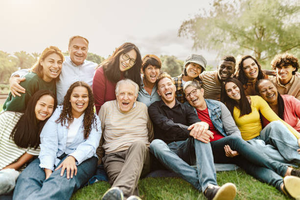Personas de diferentes edades (iStock)