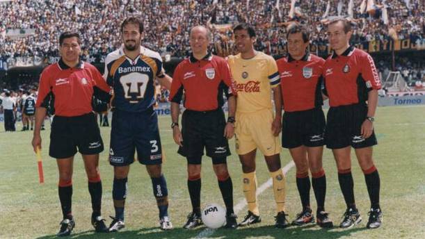 Eduardo Brizio en un Pumas vs. América (@lalobrizio)