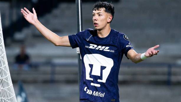 Jorge Ruvalcaba reclama en un juego de Pumas (Imago7)