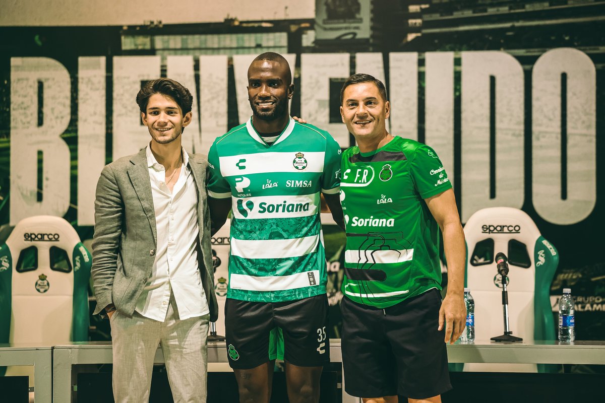 Kevin Balanta en su presentación con Santos.