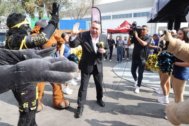 Así fue recibido Willie González en el Walmart Park. (Foto: Roberto Alanís)