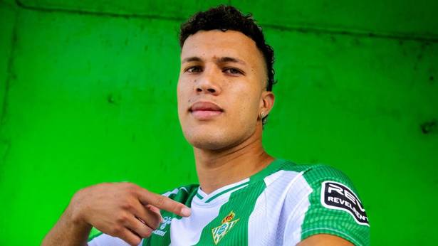 Nelson Deossa es oficialmente refuerzo del Real Betis (@RealBetis)