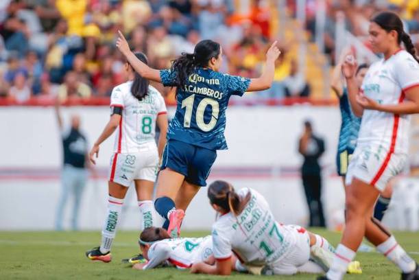 Camberos calebra uno de sus goles (@AmericaFemenil)