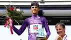 Isaac del Toro en la premiación de la Vuelta a Burgos (X: @TeamEmiratesUAE)