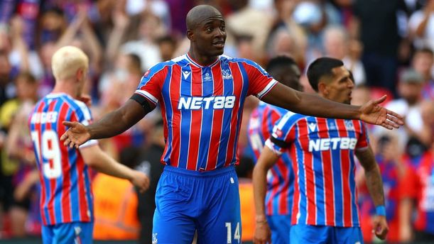 Jean-Philippe Mateta maró uno de los goles y su penal ante el Liverpool (Reuters)
