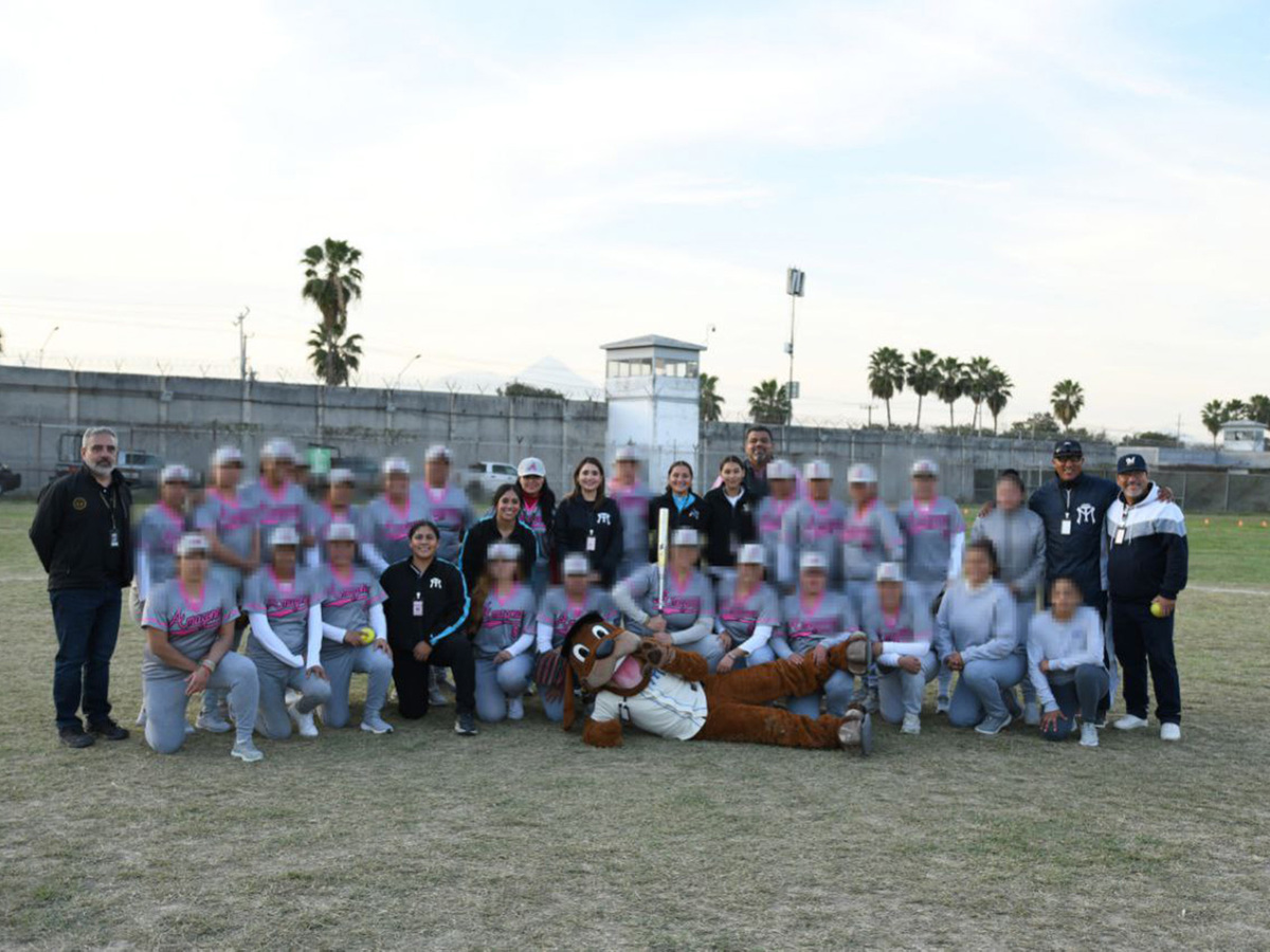 Sultanes Femenil visitó al equipo del Cereso a principios del 2025. (Foto: Cortesía)