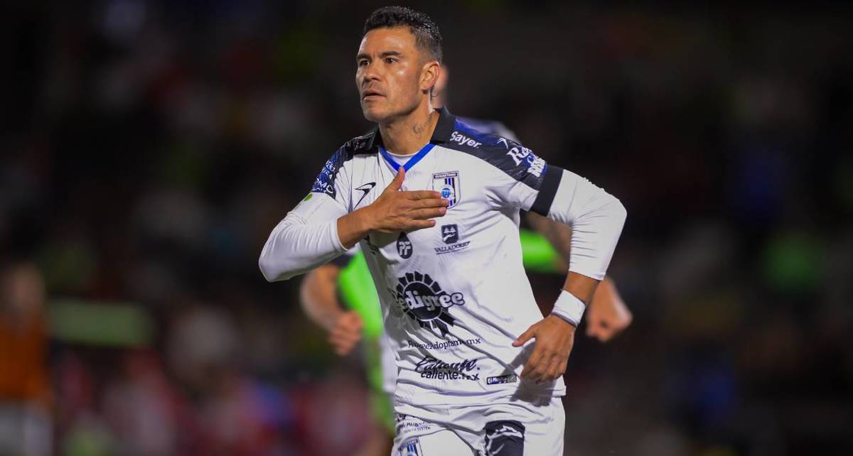 Pablo Barrera tras anotar con Querétaro (Imago7)