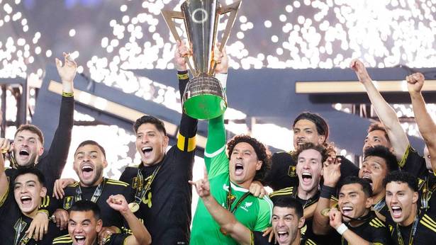 Memo Ochoa levanta la Copa Oro con la Selección Mexicana (Imago7)