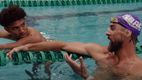Michael Phelps enseñó a los jugadores a nadar. (Foto: captura de pantalla Baltimore Ravens)