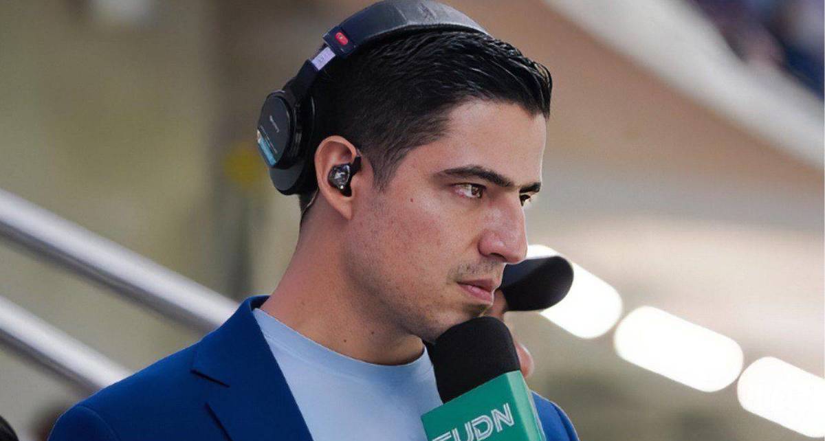 Andrés Vaca narra un juego en TUDN (@avacav)