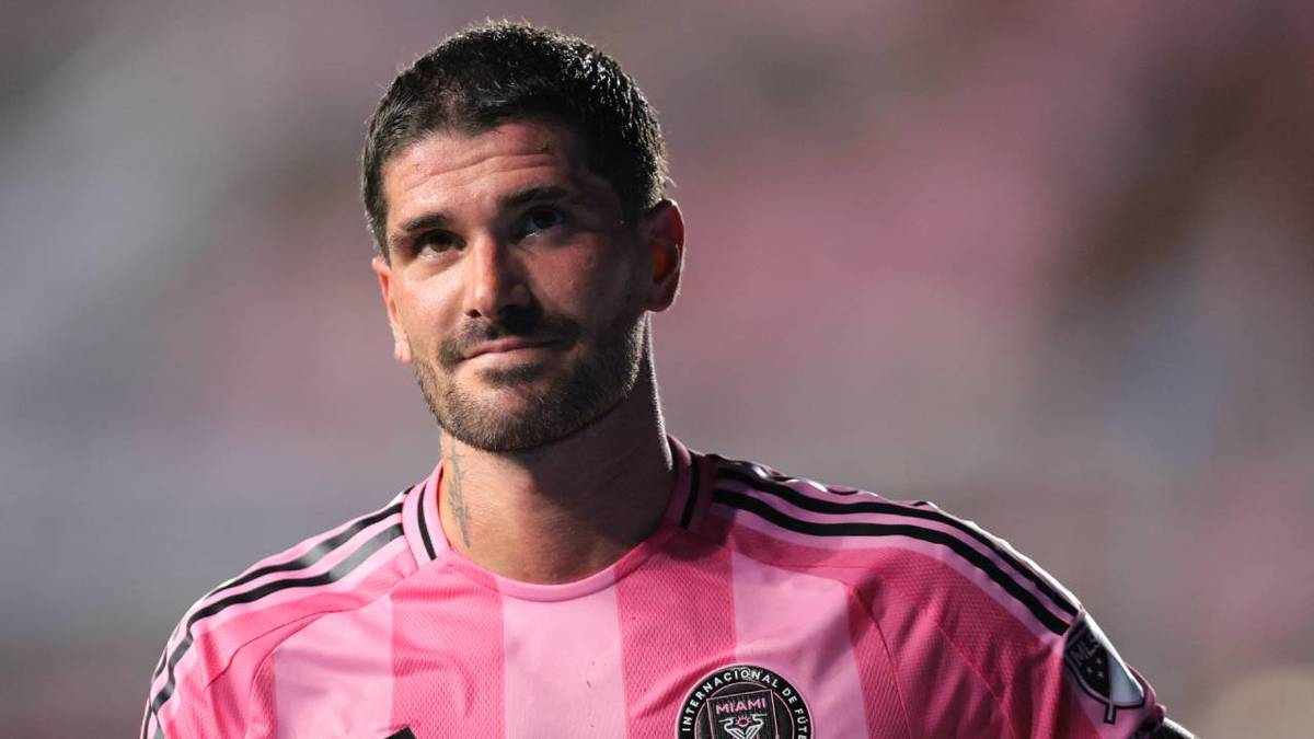 Rodrigo de Paul es criticado en redes sociales por una jugada con Messi (Reuters)
