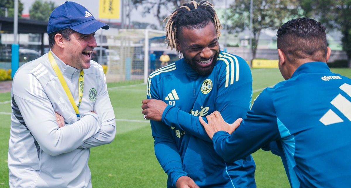 Allan Saint-Maximin con André Jardine y Jonathan dos Santos (@ClubAmerica)