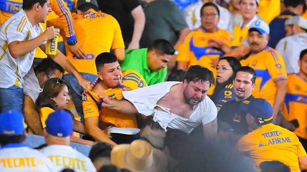 Se registró pelea en el Tigres vs América / Mexsport