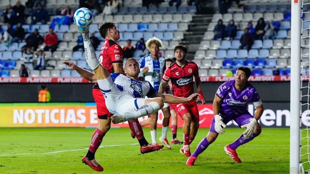 Acción del juego entre Pachuca y Xolos (Imago7)